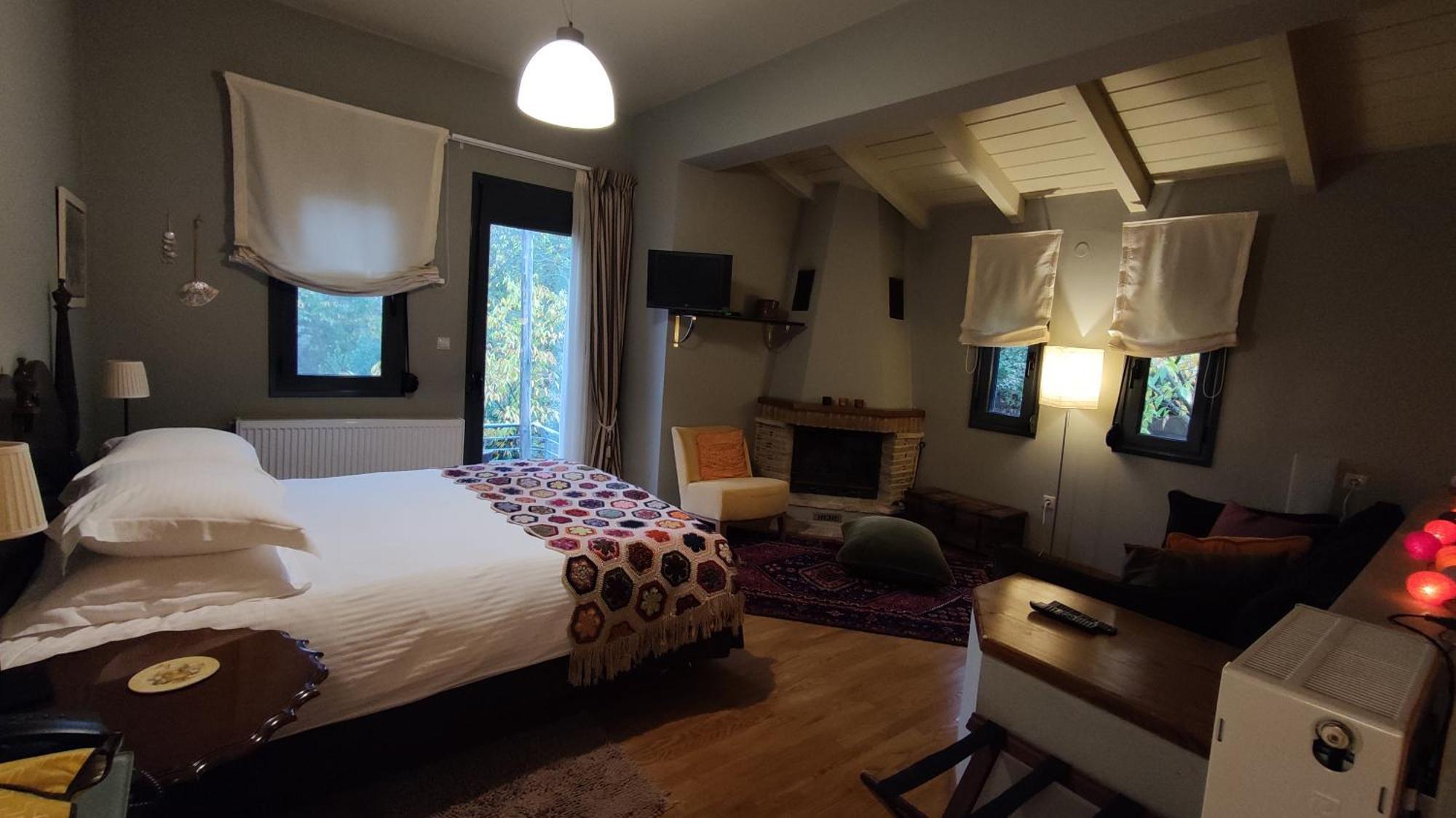 Astra Hotel Kastania  Bilik gambar