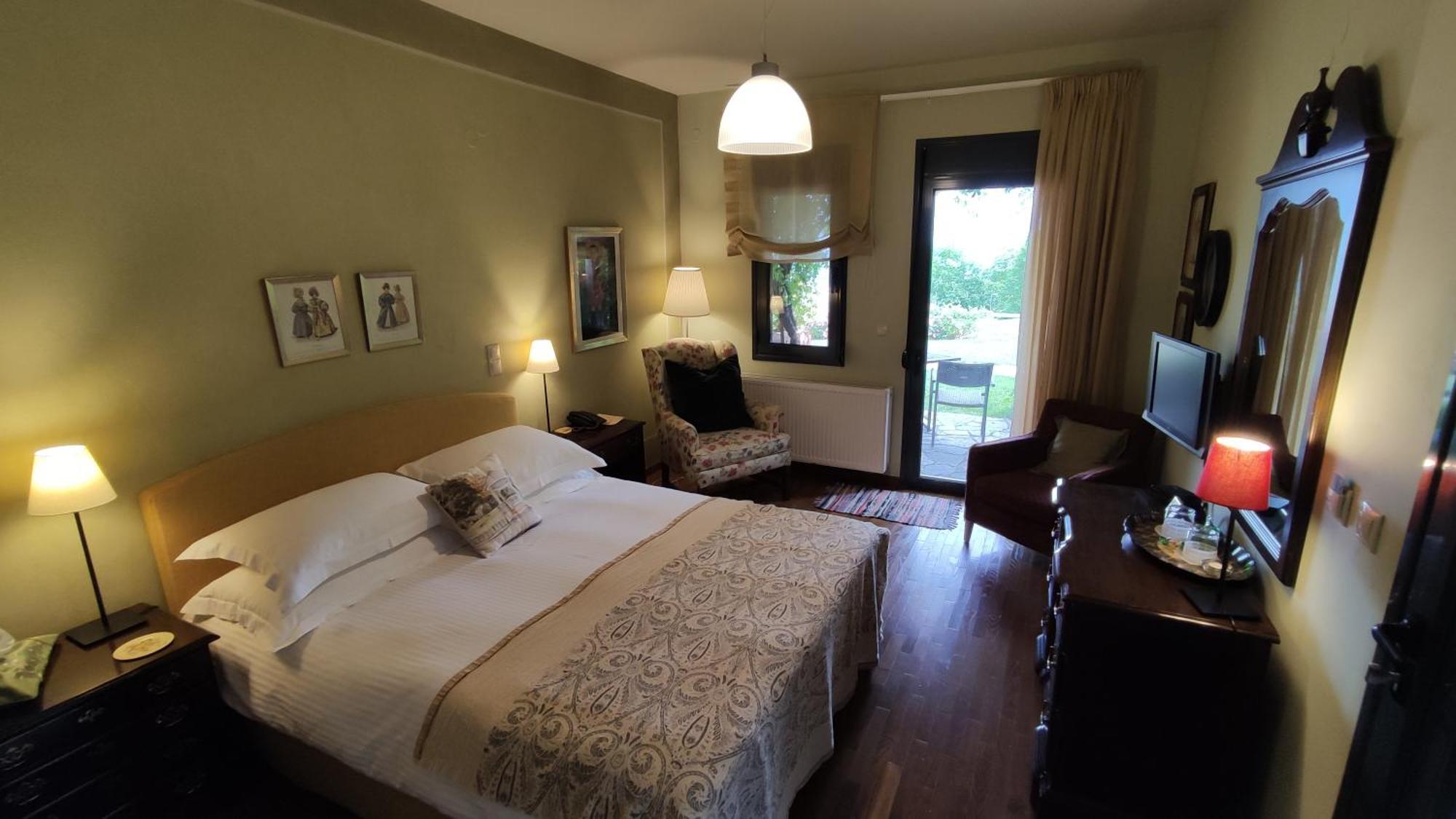 Astra Hotel Kastania  Bilik gambar