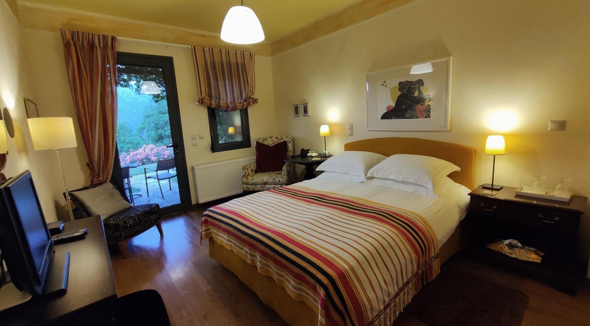 Astra Hotel Kastania  Bilik gambar